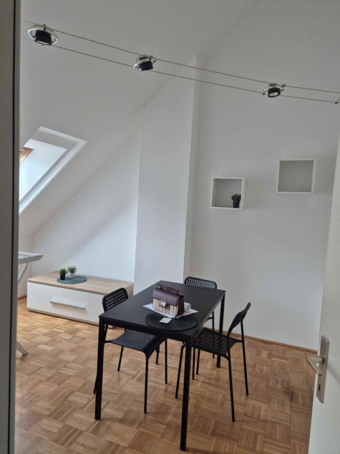 Schöne Dachgeschosswohnung in Linz zu vermieten!, 4030 Linz, Wohnung