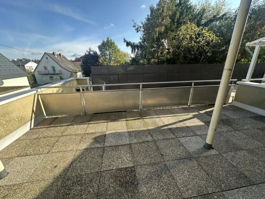 Gemütliche 2-Zi-Wohnung mit Terrasse in Traun – Einbauküche, Aufzug, Badewanne!, 4050 Traun, Wohnung